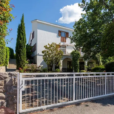 Beautiful Apartment In Malinska With 2 Bedrooms And Wifi * Malinska