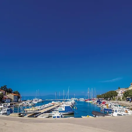 Apartment Beautiful Apartment In Malinska With 2 Bedrooms And Wifi