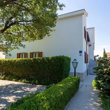 Beautiful Apartment In Malinska With 2 Bedrooms And Wifi